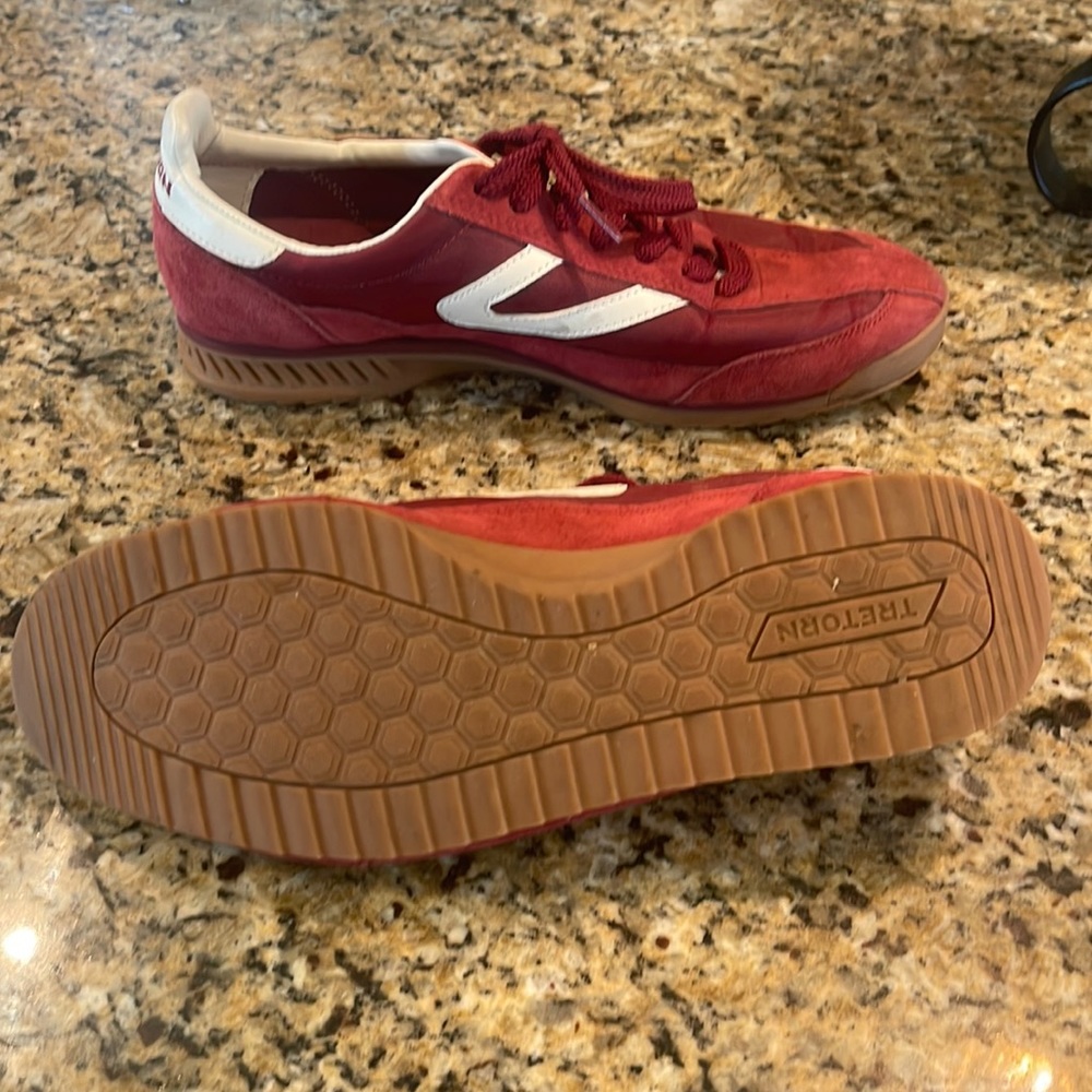Men’s slightly used Tretorn sneakers. Good condition. Size 9.5
